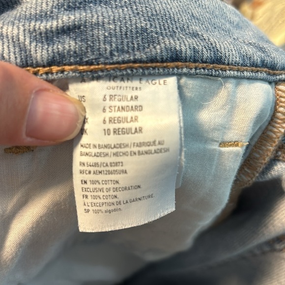 American Eagle Outfitters Hi Rise Tomgirl Distressed Jean - Picture 4 of 5